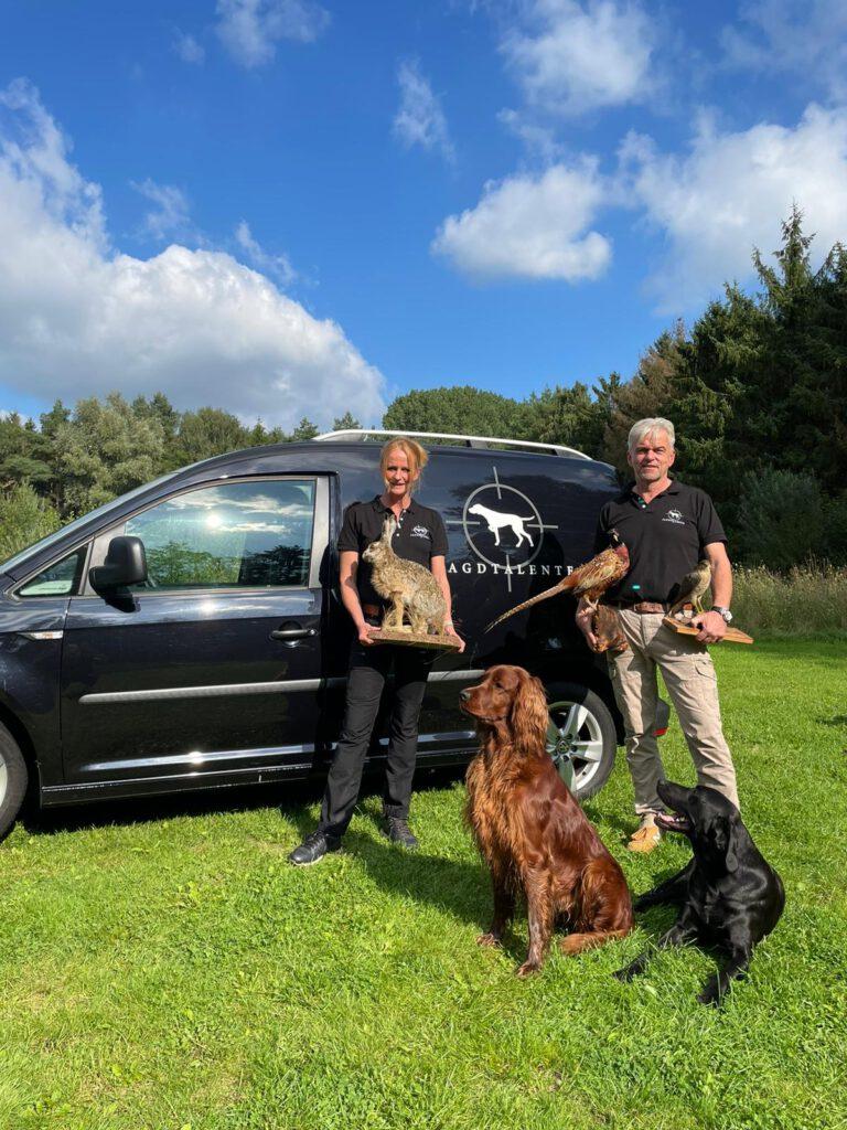 Anja Dallmann und Bernd Wülpern mit ihren Jagdhunden – Jagdtalente