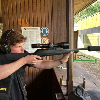 Kugelschießen auf dem Schießstand – Jagdausbildung Jagdtalente
