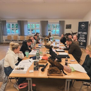 Theorieunterricht im Jagdscheinkurs der Jagdtalente