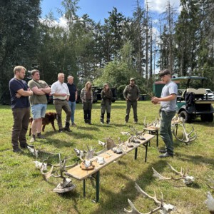 Wildtierkunde-Vortrag an Trophäen im Revier – Jagdtalente