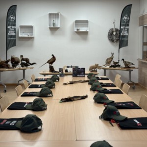 Unterrichtsraum der Jagdschule Jagdtalente mit Präparaten