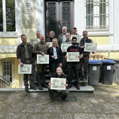 Gruppe nach bestandener Jägerprüfung – Jagdschule Jagdtalente